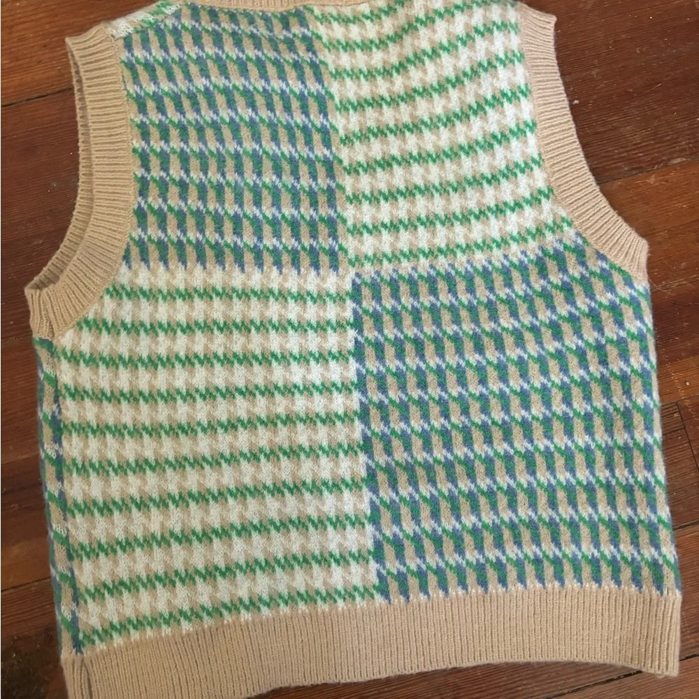 Patterned Knit Sweater Vest - Picture 2 of 2